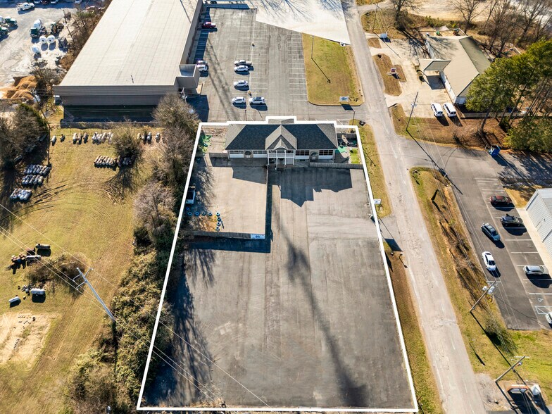 More Photos Of 915 Cooley St, Albertville Freestanding For Sale