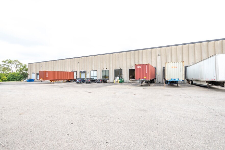 More Photos Of 2501-2575 Allan Dr, Elk Grove Village Warehouse For Lease