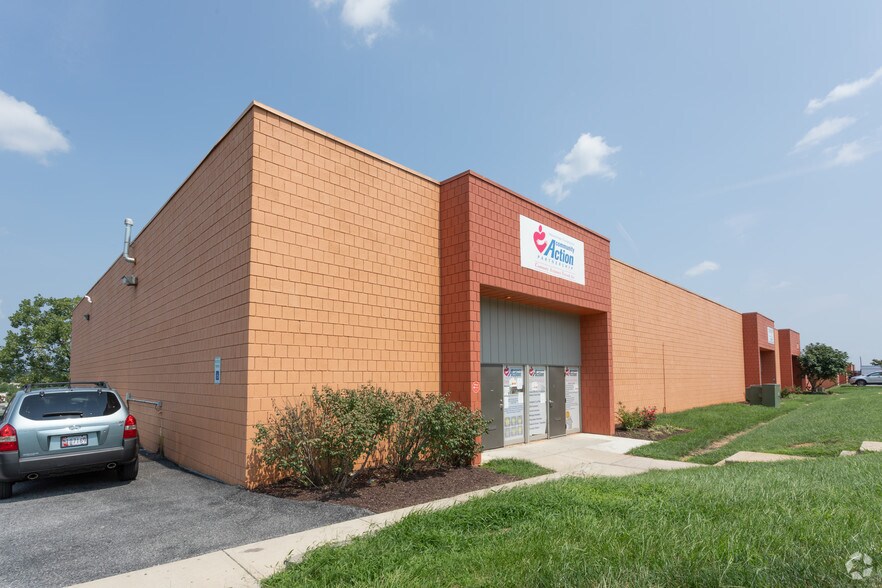 More Photos Of 7900-7996 E Baltimore St, Baltimore Flex For Lease