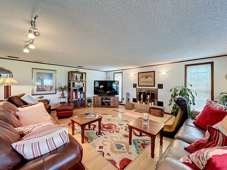 More Photos Of 7001 W Jones Ave, Mount Dora Airplane Hangar For Sale