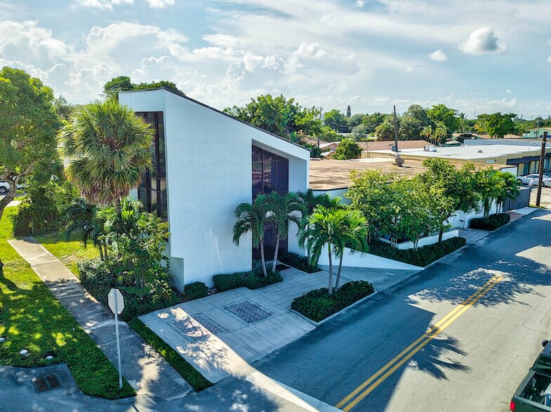 Primary Photo Of 2115-2145 SW 2nd Ave, Fort Lauderdale Showroom For Sale