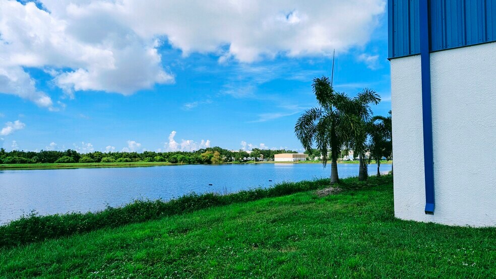 More Photos Of 2328 72nd Dr E, Sarasota Warehouse For Sale