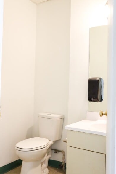 More Photos Of 1112-1128 Broadway St, Quincy Flex For Lease