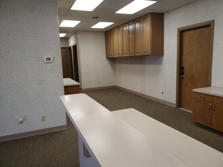 More Photos Of 16015 University Oak, San Antonio Service For Lease