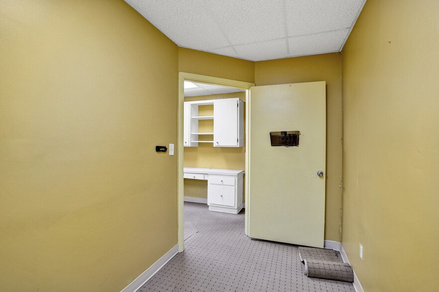 More Photos Of 2920-2940 E Commercial Blvd, Fort Lauderdale Storefront Retail Office For Lease