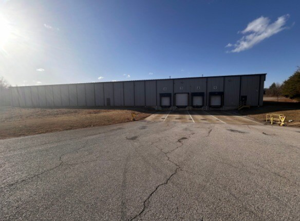 More Photos Of 281 Industrial Dr, Gretna Manufacturing For Lease