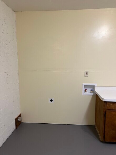 More Photos Of 48017 Highway 58, Oakridge Storefront For Sale