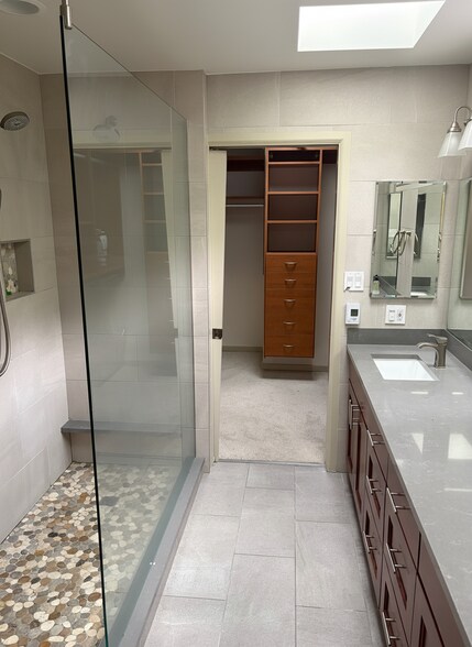 More Photos Of 16705 Southcenter Pky, Tukwila Freestanding For Sale