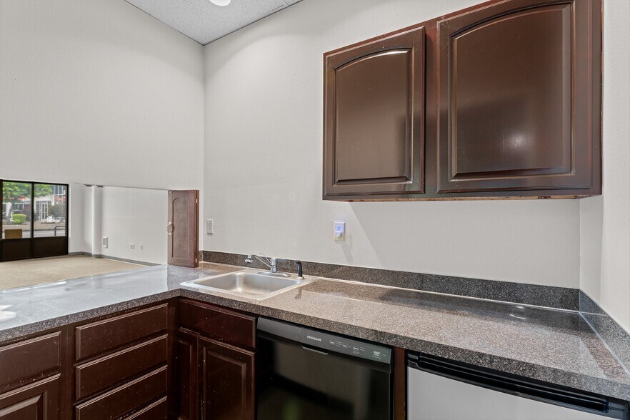 More Photos Of 2030 NE Martin Luther King Jr Blvd, Portland Office For Lease