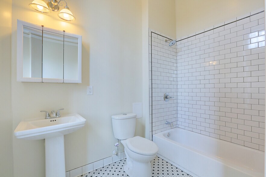 More Photos Of 2116-2118 Saint Paul St, Baltimore Apartments For Sale