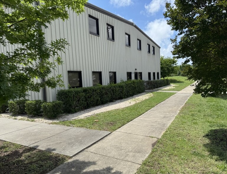 Primary Photo Of 10306 Industrial Dr, Pineville Warehouse For Sale