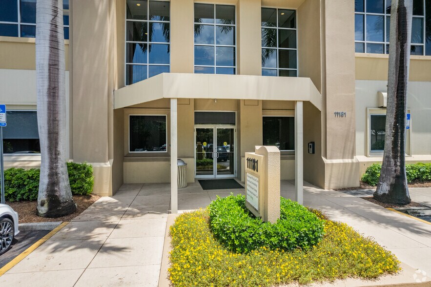 More Photos Of 11181 Health Park Blvd, Naples Medical For Lease
