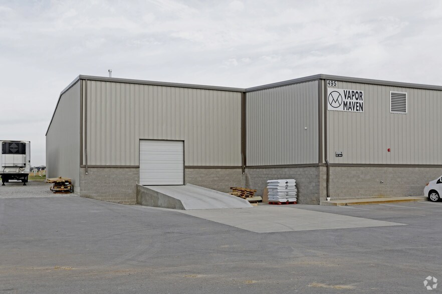 More Photos Of 495 Agnes Dr, Springdale Warehouse For Lease