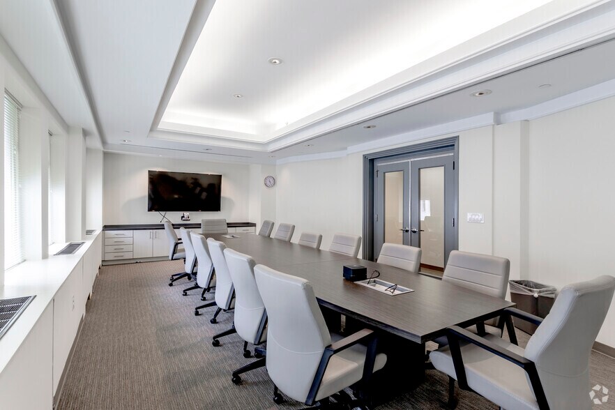 More Photos Of 1350 Connecticut Ave NW, Washington Office For Lease