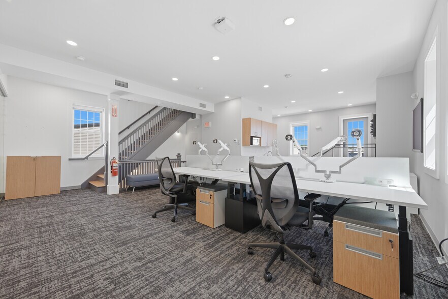 More Photos Of 40-42 Bank St, New London Storefront Retail Office For Lease