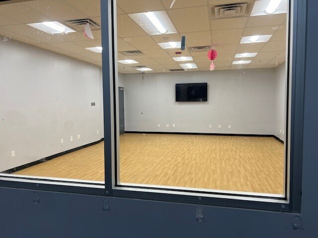 More Photos Of 150 Woodward Rd, Manalapan Township Sports And Entertainment For Lease