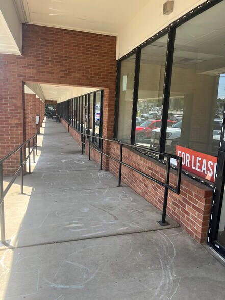 More Photos Of 9550 Main St, Woodstock Unknown For Lease