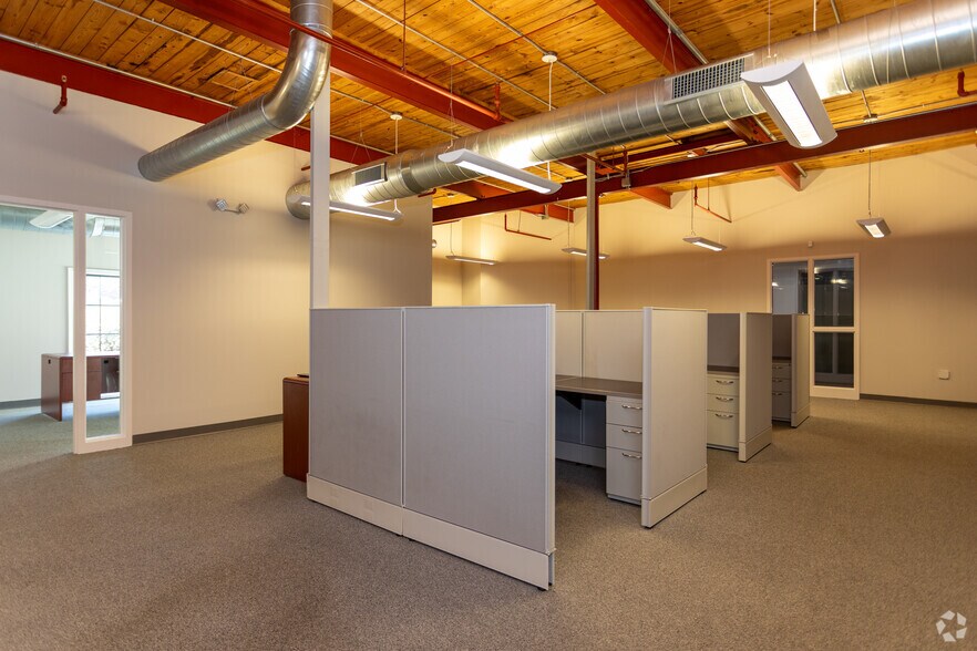 More Photos Of 532 Patterson Ave, Mooresville Office For Sale