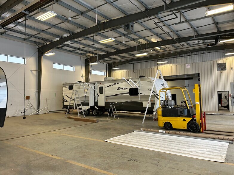 More Photos Of 1780 49 Av, Red Deer Industrial For Lease