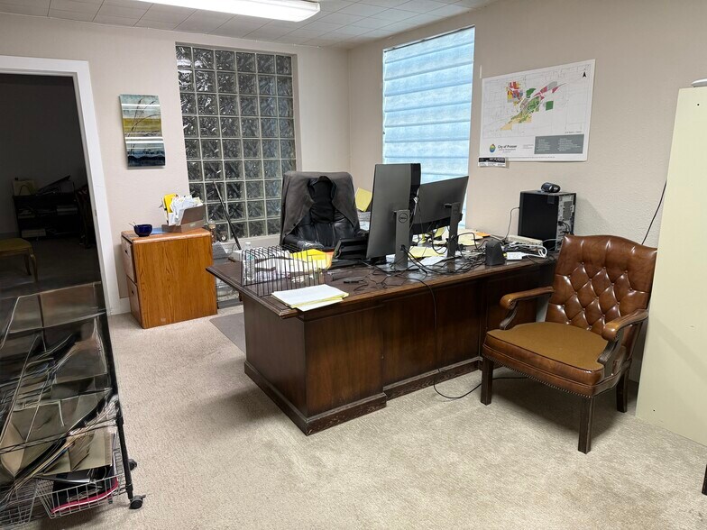 More Photos Of 1112 Meade Ave, Prosser Office For Sale