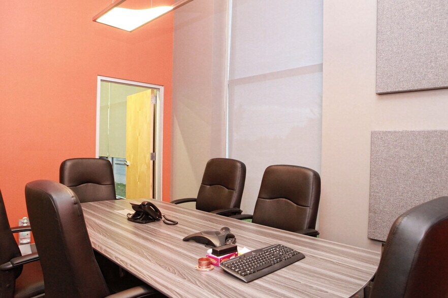 More Photos Of 817 E 4th St, Tulsa Showroom For Sale