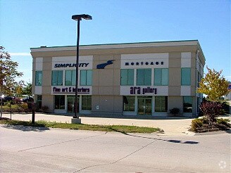More Photos Of 3170 E 53rd St, Davenport Freestanding For Lease
