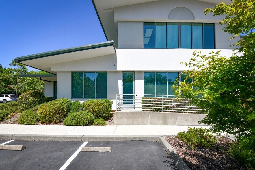 More Photos Of 899 Adams St, Saint Helena Office For Sale