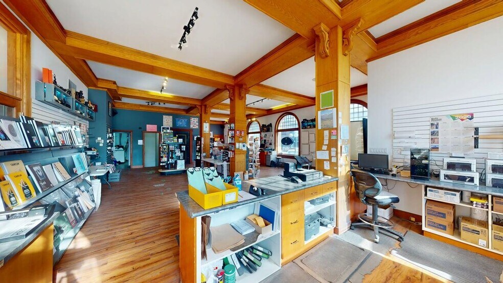 More Photos Of 800 Baker St, Cranbrook Storefront Retail Office For Sale