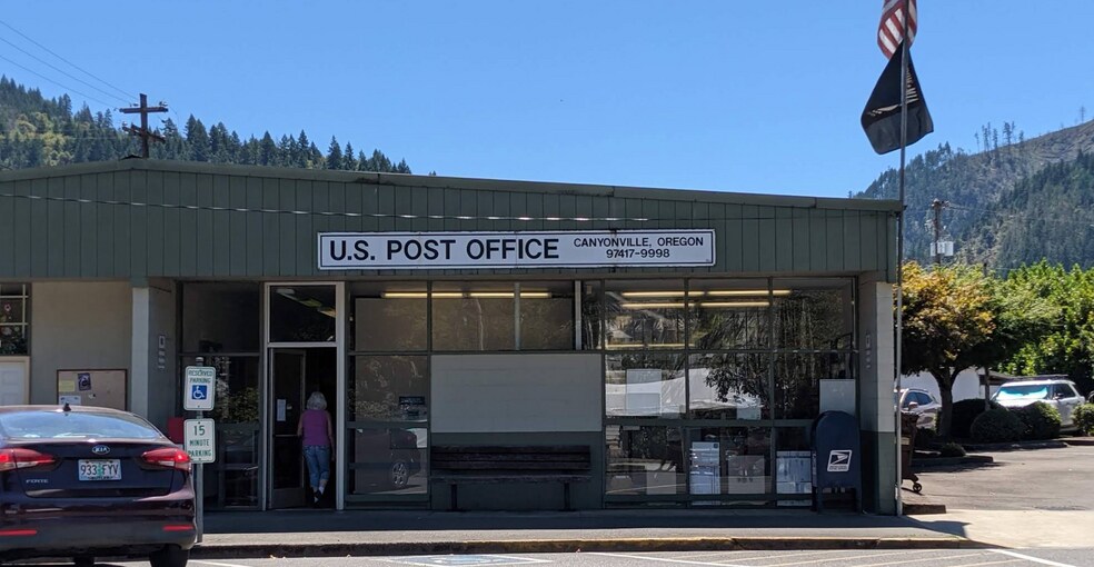More Photos Of 131 SE 2nd St, Canyonville Post Office For Sale