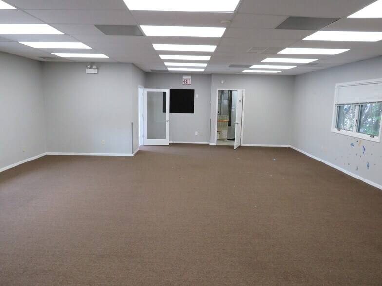 More Photos Of 1715 N Division St, Morris Unknown For Lease