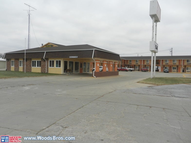 Primary Photo Of 1515 Blue Acres St, Crete Hotel For Sale