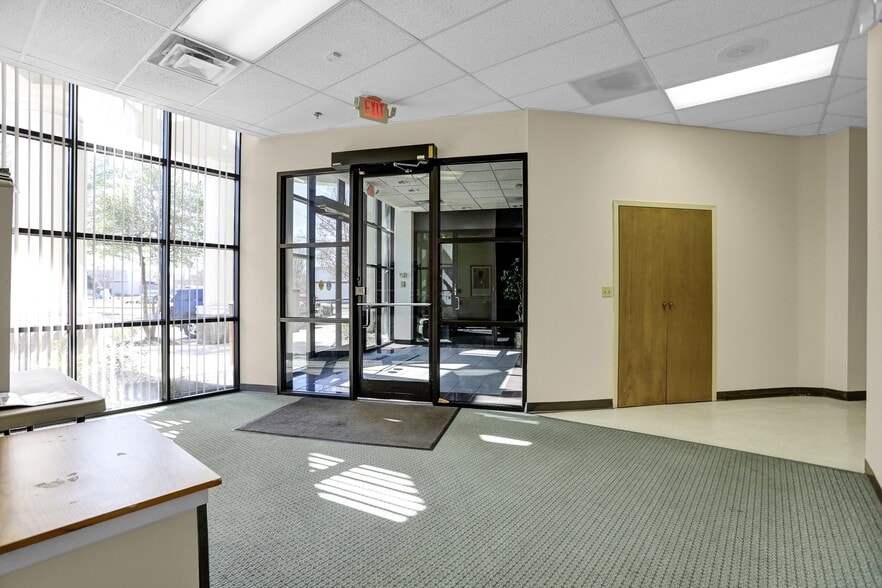 More Photos Of 7375 Adrianne Pl, Bartlett Light Distribution For Lease