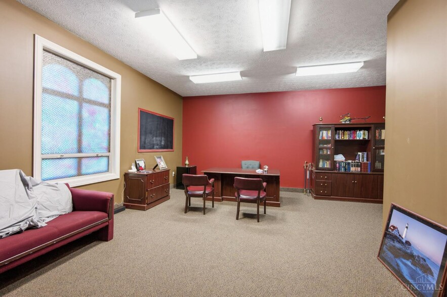 More Photos Of 810 N Broadway St, Lebanon Religious Facility For Sale
