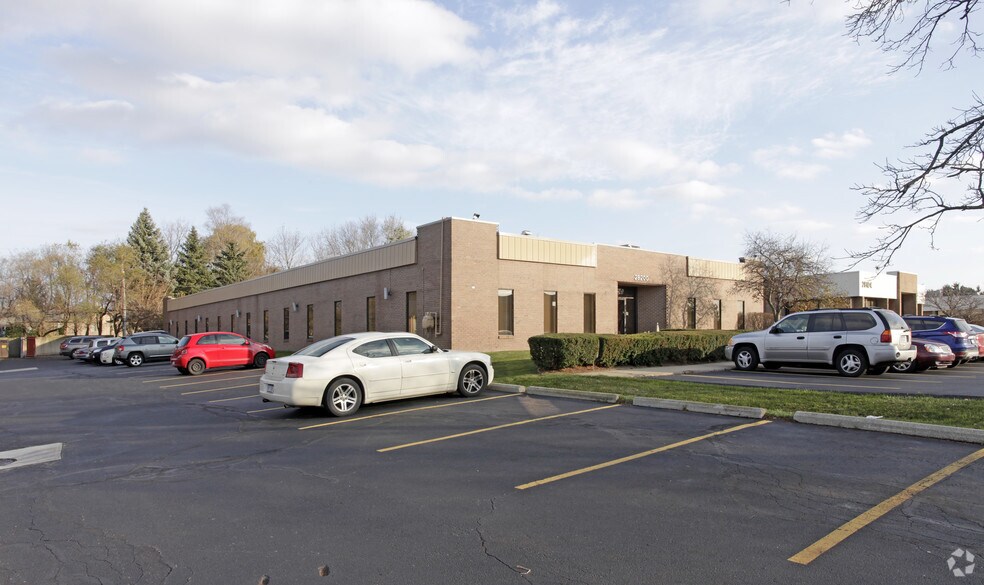 More Photos Of 28200 Orchard Lake Rd, Farmington Hills Office For Lease
