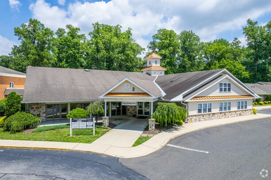 More Photos Of 190 N Evergreen Ave, Woodbury Office For Lease