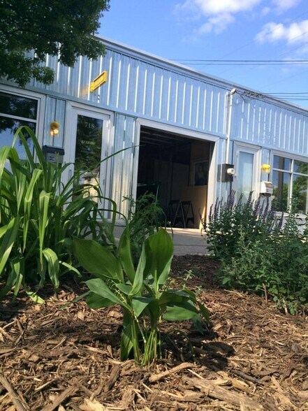 More Photos Of 716 W 34th St, Minneapolis Storefront Retail Office For Lease