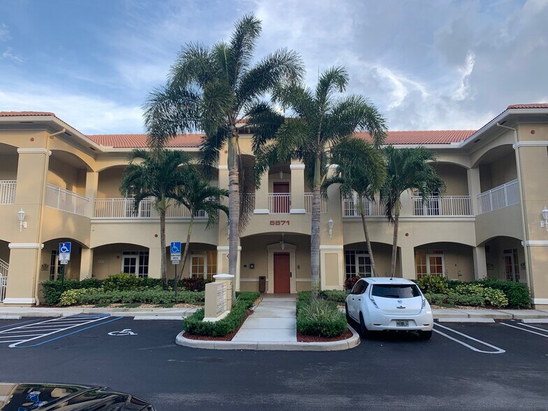 More Photos Of 5571 N University Dr, Coral Springs Office Residential For Lease