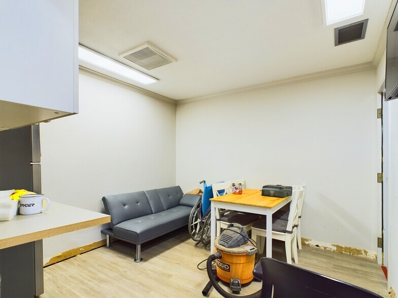 More Photos Of 4456 Manzanita Ave, Clearlake Storefront Retail Office For Sale