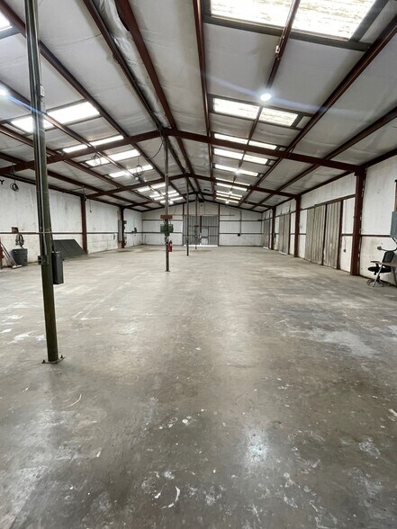 More Photos Of 850 Grapevine Trl, Kennedale Warehouse For Sale