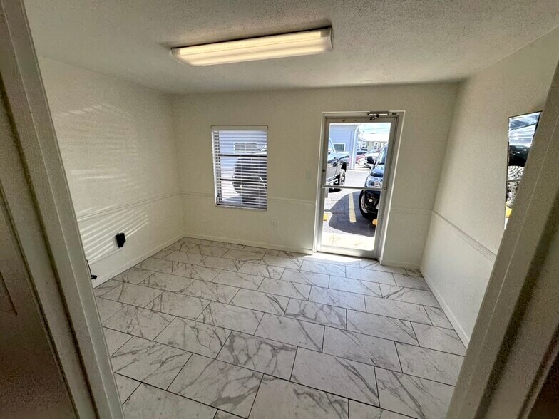 More Photos Of 1804 W Baker St, Plant City Office For Lease