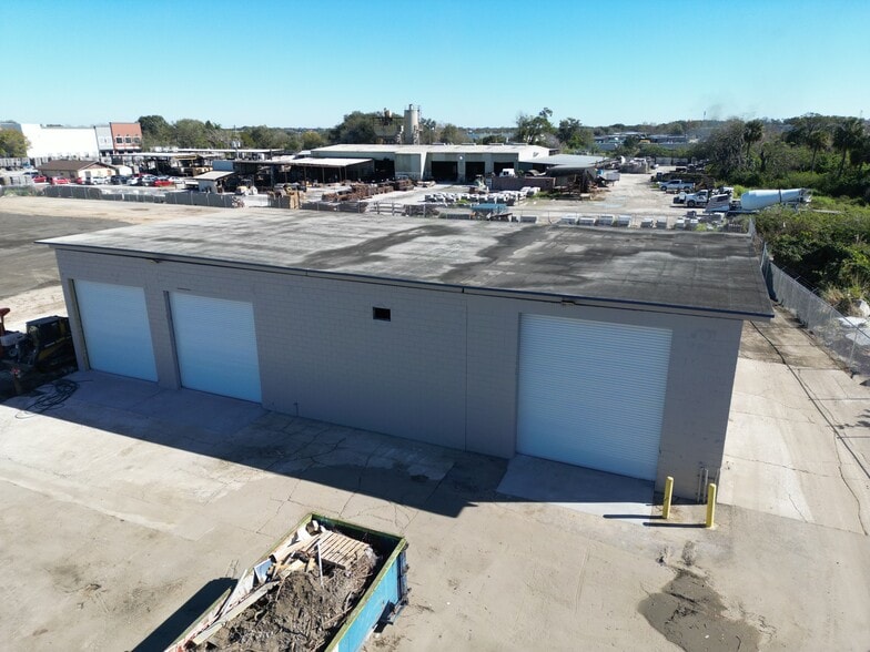 More Photos Of 321 Hennis Rd, Winter Garden Manufacturing For Lease