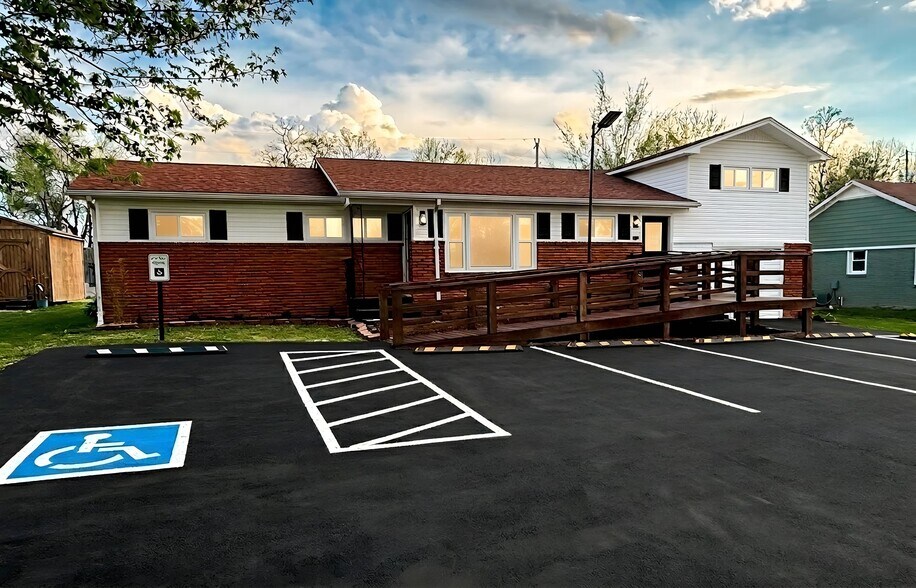 Primary Photo Of 319 Highway 76, White House Office For Lease