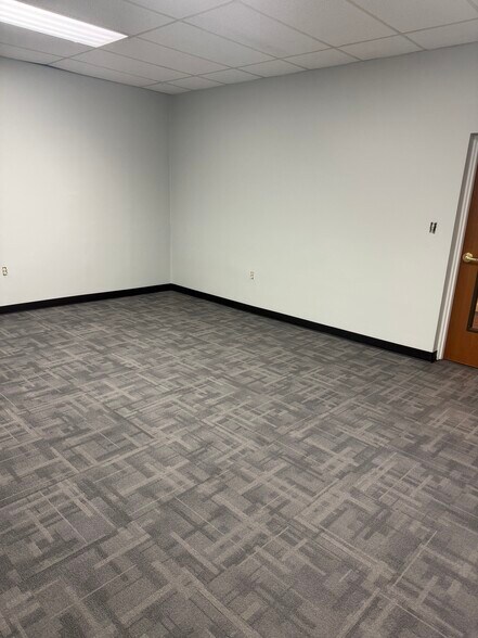 More Photos Of 1667 Crofton Ctr, Crofton Medical For Lease