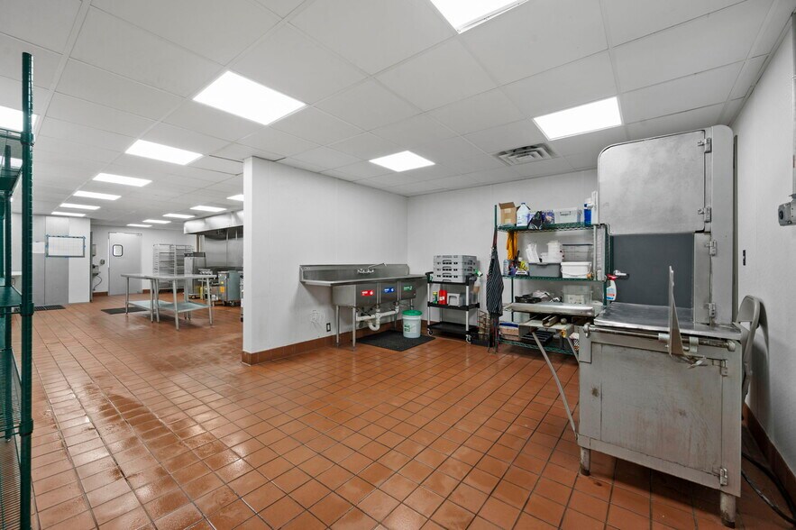 More Photos Of 755 N Snelling Ave N, Saint Paul Storefront For Lease