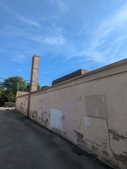 More Photos Of 13210 S Olde Western Ave, Blue Island Industrial For Sale