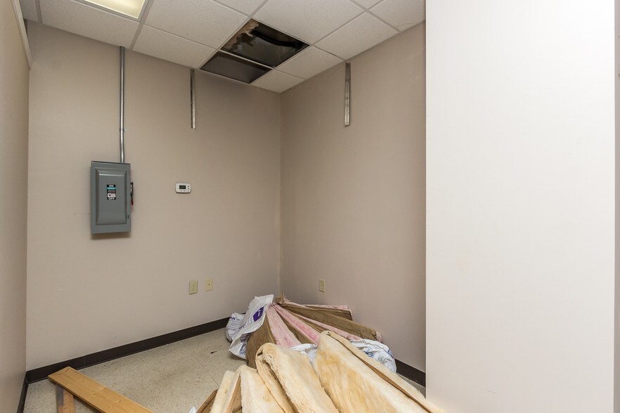 More Photos Of 133 E Main St, Youngsville General Retail For Lease