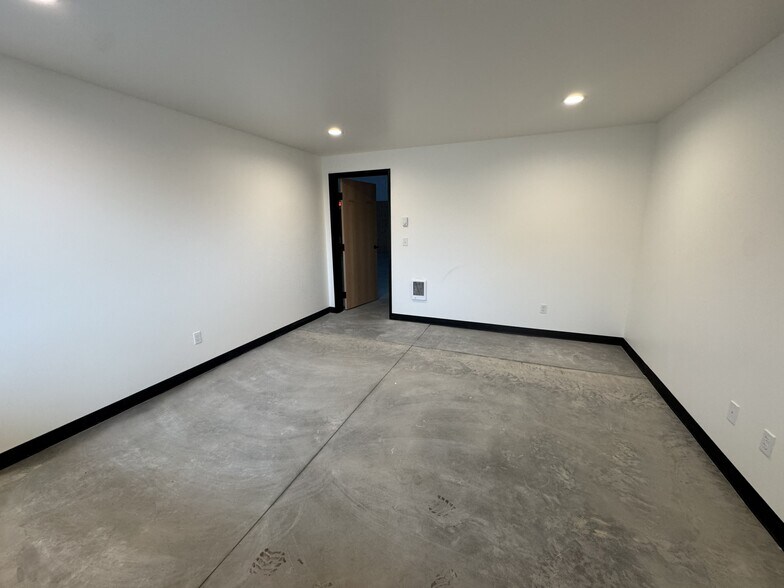 Primary Photo Of 647 7th Ave, Ponderay Manufacturing For Lease