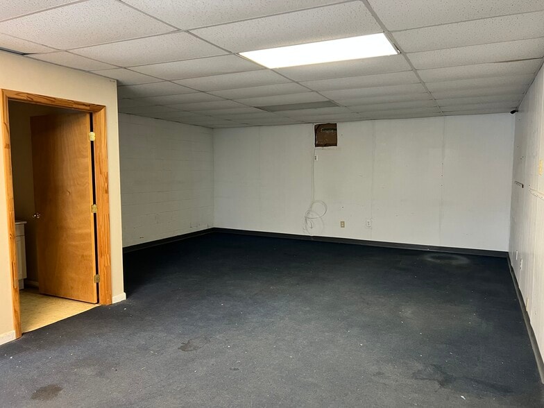 More Photos Of 6427 Baltimore National Pike, Baltimore Unknown For Lease