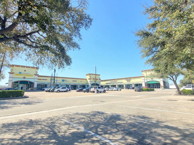 More Photos Of 10925 Beechnut St, Houston Unknown For Lease
