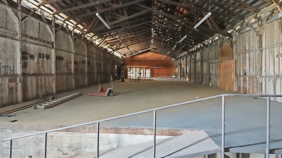 More Photos Of 216 N E St, Madera Warehouse For Sale
